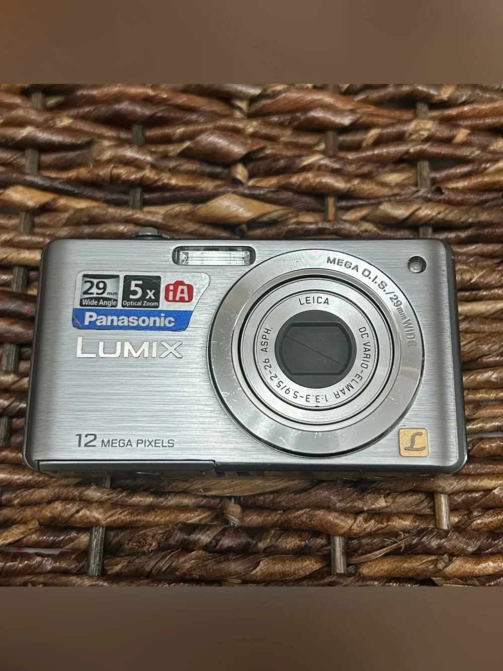Panasonic Lumix DMC-FS15 Camera With Battery Charger, Case & Data Transfer Cable